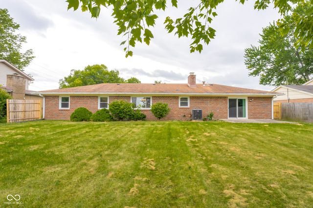 4730 Woodcrest Drive, Columbus, IN 47203