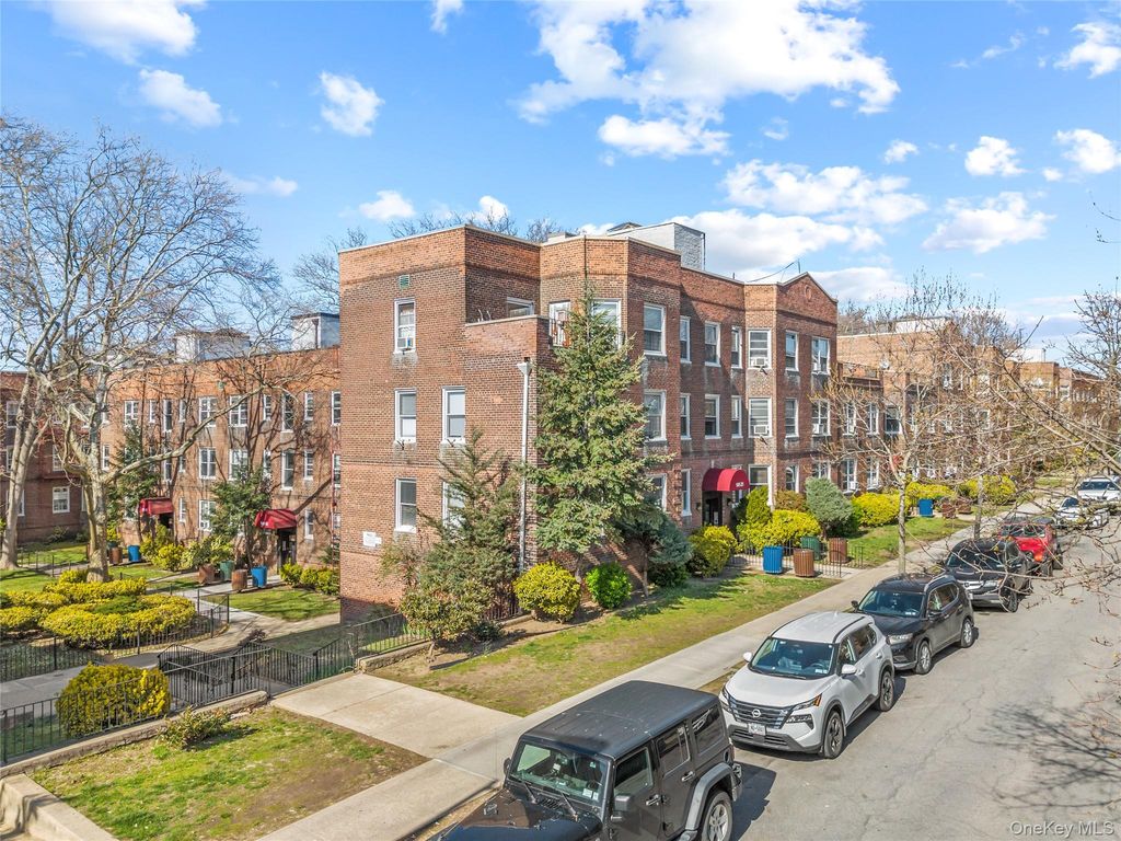 141-21 78th Road 1B, Kew Garden Hills, NY 11367 — photo 2