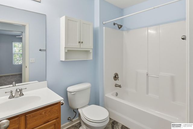 1801 N 207th Street, Elkhorn, NE 68022