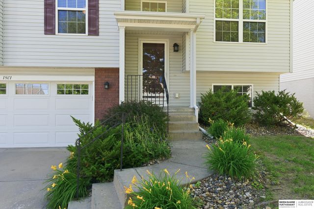 1801 N 207th Street, Elkhorn, NE 68022