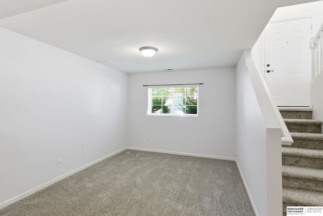 1801 N 207th Street, Elkhorn, NE 68022