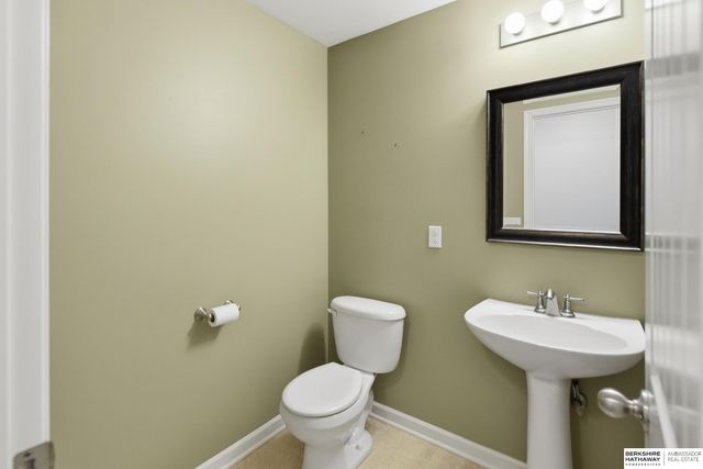 1801 N 207th Street, Elkhorn, NE 68022