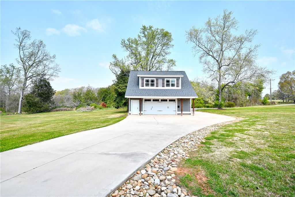 606 Lamar Mitchell Road, Belton, SC 29627