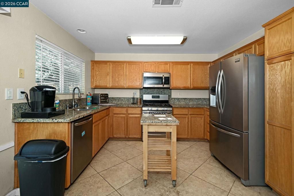 Image 5 of property listing at 616 Ross Circle, Martinez, CA 94553