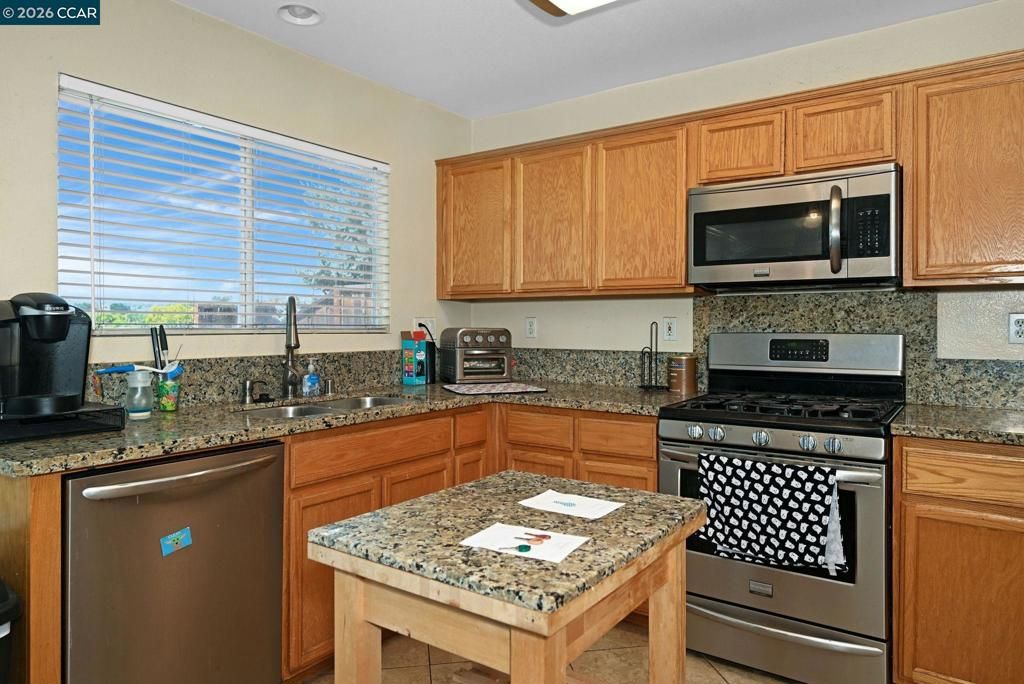 Image 6 of property listing at 616 Ross Circle, Martinez, CA 94553