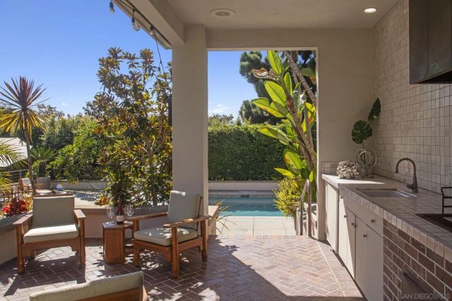 1515 El Camino Del Teatro, La Jolla, CA 92037