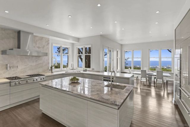 1515 El Camino Del Teatro, La Jolla, CA 92037