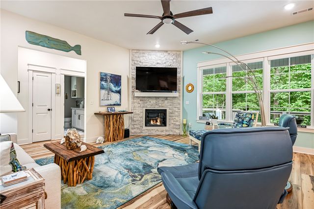 23 Chaucer Drive, Bella Vista, AR 72714