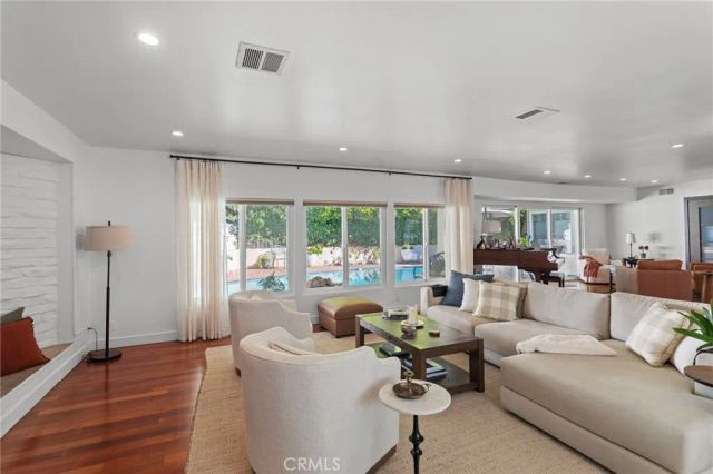 2390 Nalin Drive, Los Angeles, CA 90077