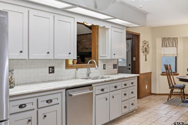 9406 State Highway 154 W, Big Sandy, TX 75755