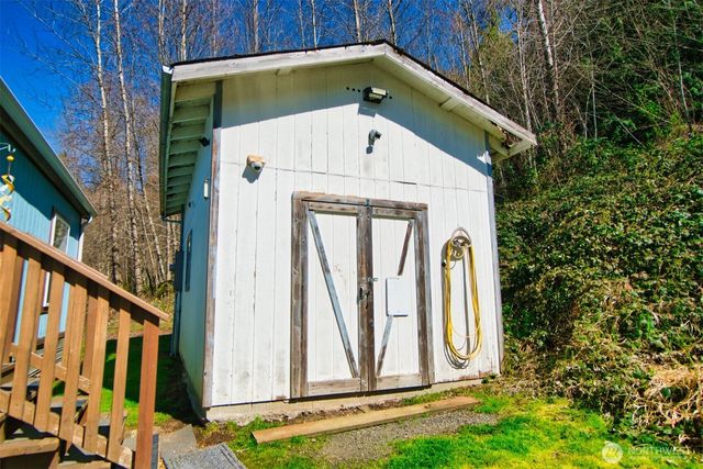 404 Meade Hill Road, Glenoma, WA 98336