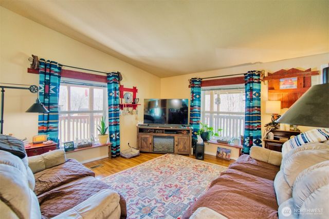 404 Meade Hill Road, Glenoma, WA 98336