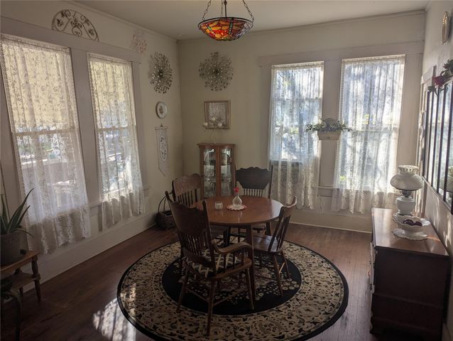 502 W 10th ST, Taylor, TX 76574