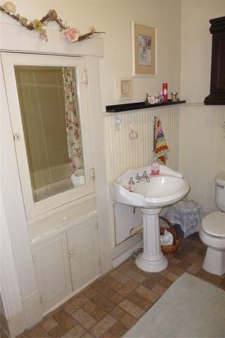 502 W 10th ST, Taylor, TX 76574