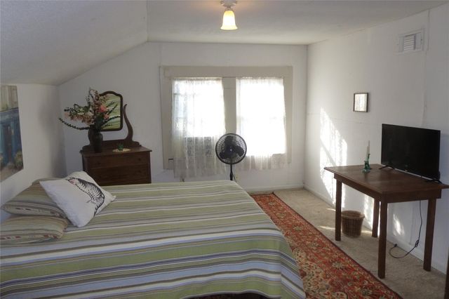 502 W 10th ST, Taylor, TX 76574