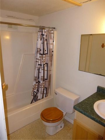 502 W 10th ST, Taylor, TX 76574