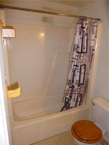 502 W 10th ST, Taylor, TX 76574