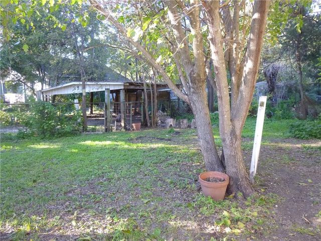 502 W 10th ST, Taylor, TX 76574