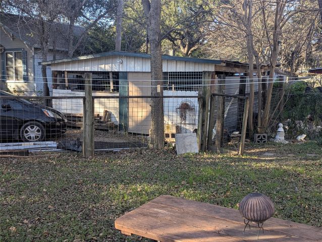 502 W 10th ST, Taylor, TX 76574