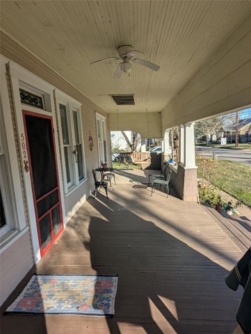 502 W 10th ST, Taylor, TX 76574