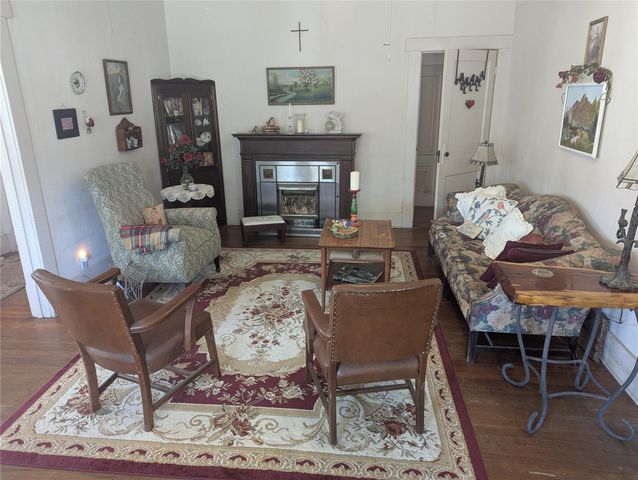 502 W 10th ST, Taylor, TX 76574