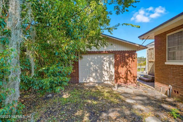 1625 CARBONDALE Drive N, Jacksonville, FL 32208