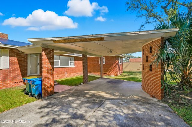 1625 CARBONDALE Drive N, Jacksonville, FL 32208