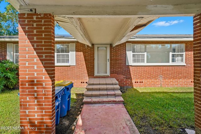 1625 CARBONDALE Drive N, Jacksonville, FL 32208