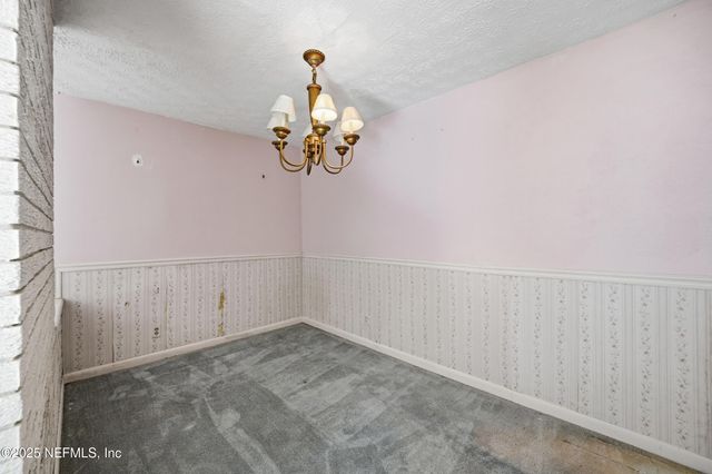 1625 CARBONDALE Drive N, Jacksonville, FL 32208