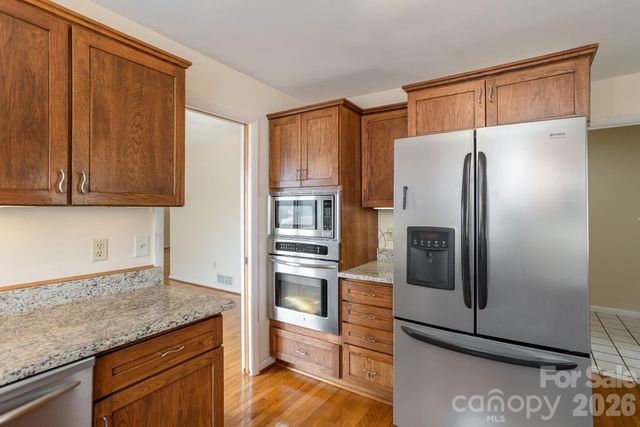 30 La Vista Drive, Mills River, NC 28759