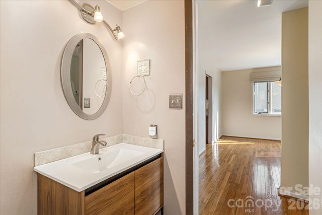 30 La Vista Drive, Mills River, NC 28759