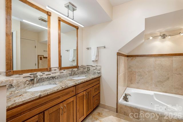 30 La Vista Drive, Mills River, NC 28759