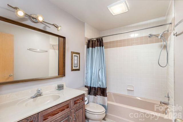 30 La Vista Drive, Mills River, NC 28759