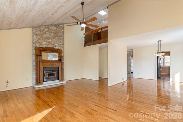 30 La Vista Drive, Mills River, NC 28759