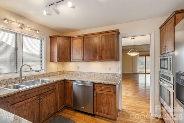 30 La Vista Drive, Mills River, NC 28759