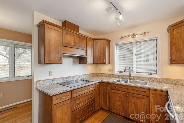 30 La Vista Drive, Mills River, NC 28759