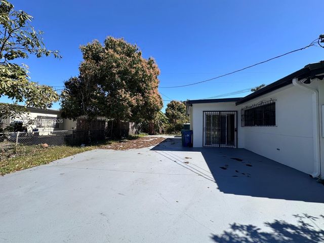 1631 NW 175th St, Miami Gardens, FL 33169