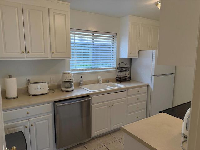 675 Sharon Park Drive 115, Menlo Park, CA 94025