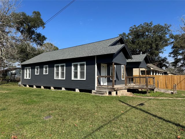 301 E 3rd Street, Sweeny, TX 77480