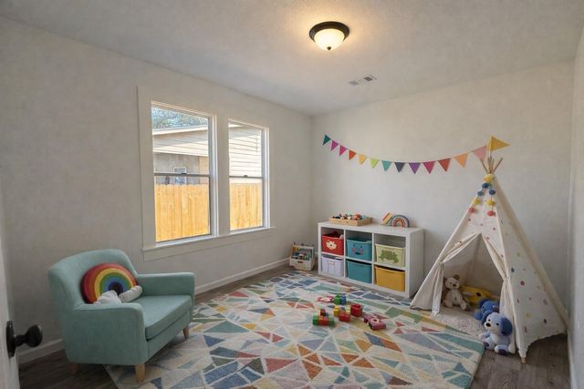 301 E 3rd Street, Sweeny, TX 77480