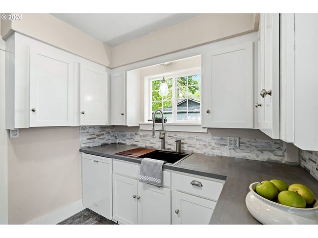 6995 Sw 195TH Ave, Beaverton, OR 97007