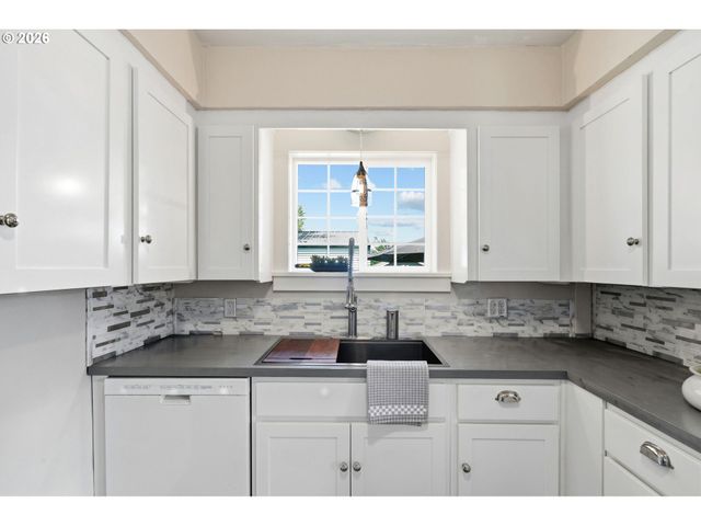 6995 Sw 195TH Ave, Beaverton, OR 97007