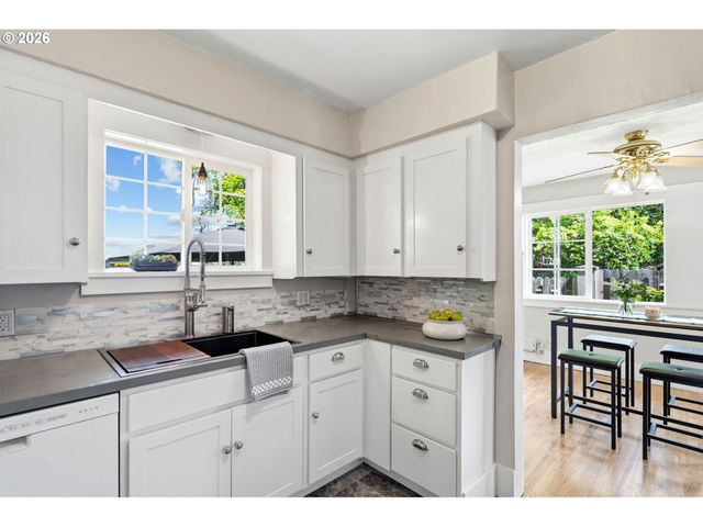 6995 Sw 195TH Ave, Beaverton, OR 97007