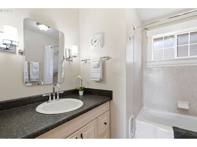 6995 Sw 195TH Ave, Beaverton, OR 97007
