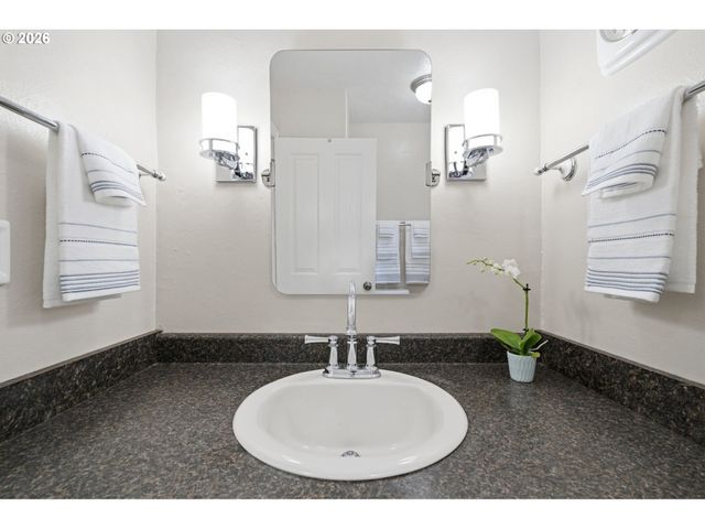 6995 Sw 195TH Ave, Beaverton, OR 97007