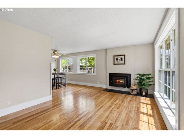 6995 Sw 195TH Ave, Beaverton, OR 97007
