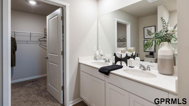 12660 S 205th Avenue, Gretna, NE 68028
