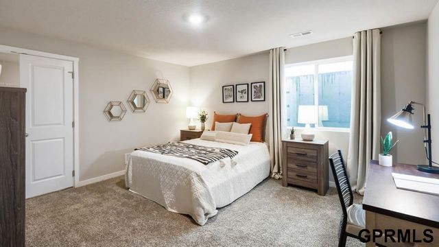 12660 S 205th Avenue, Gretna, NE 68028