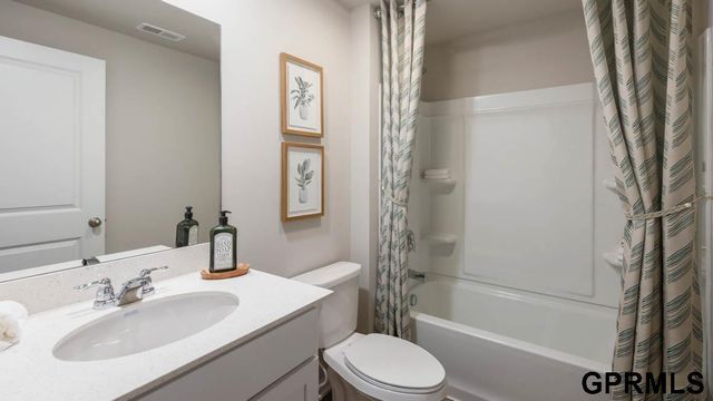 12660 S 205th Avenue, Gretna, NE 68028