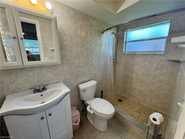 1027 SE 17th AVE, Cape Coral, FL 33990